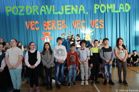 Otroci Osnovne šole Marije Vere so pozdravili pomlad in se spomnili knjižnih junakov (45)